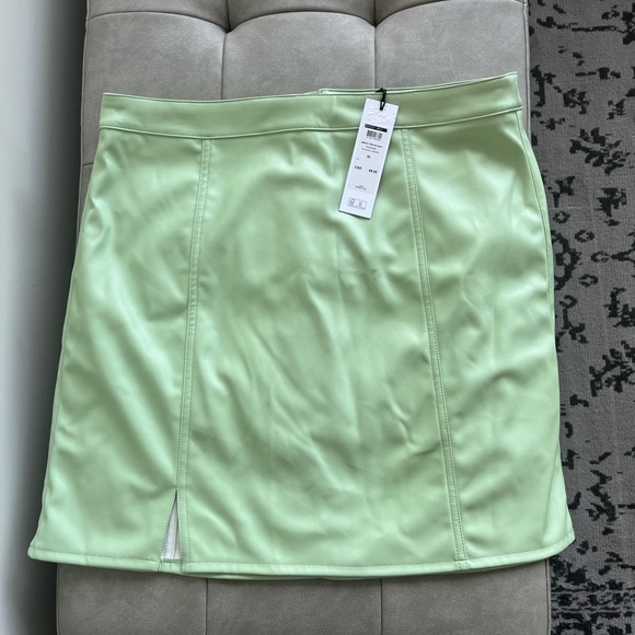 Pale green faux leather skirt size XL NWOT - Picture 2 of 11